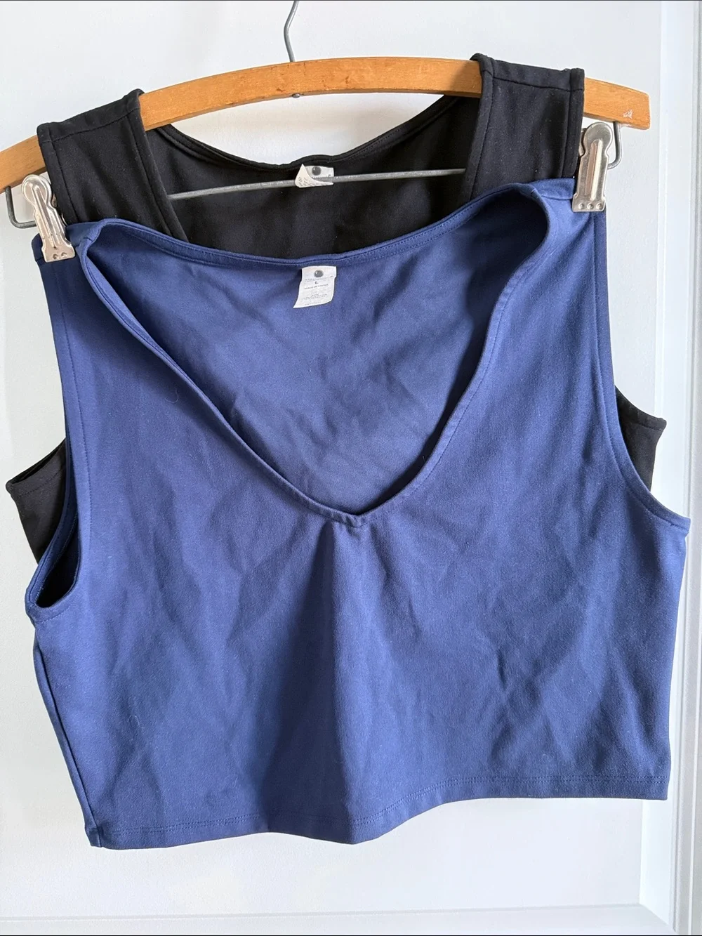 Yogalicious 2-Pack NWOT Sleeveless V-Neck Crop Tank Tops Navy Black L